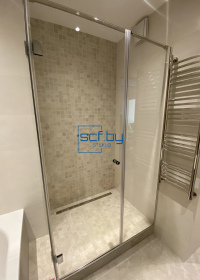 clients and partners2-Угловая душевая с распашной дверью и двумя неподвижными стеклами